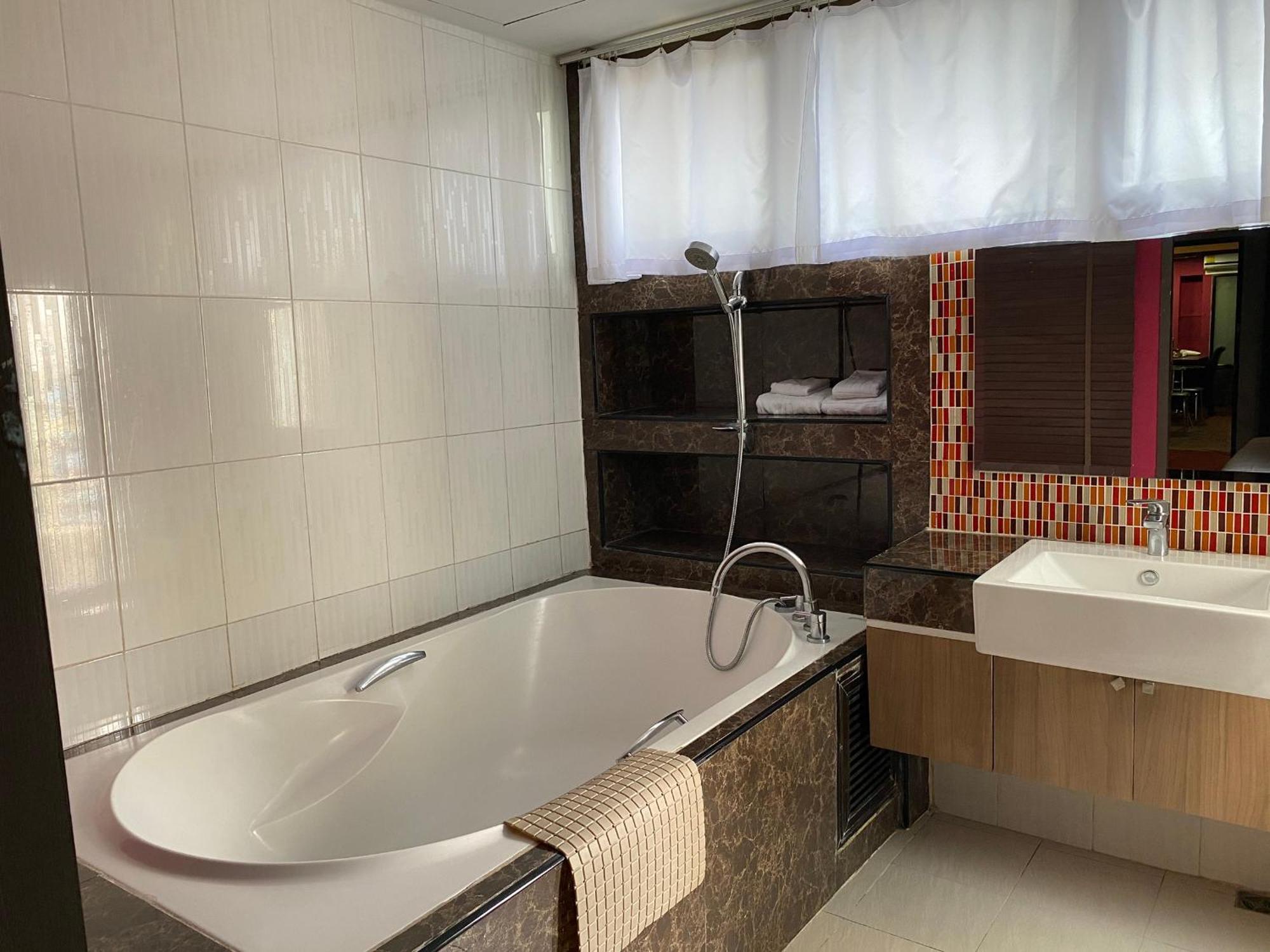 Grand Pink Hotel Hatyai Хат Яй Екстериор снимка