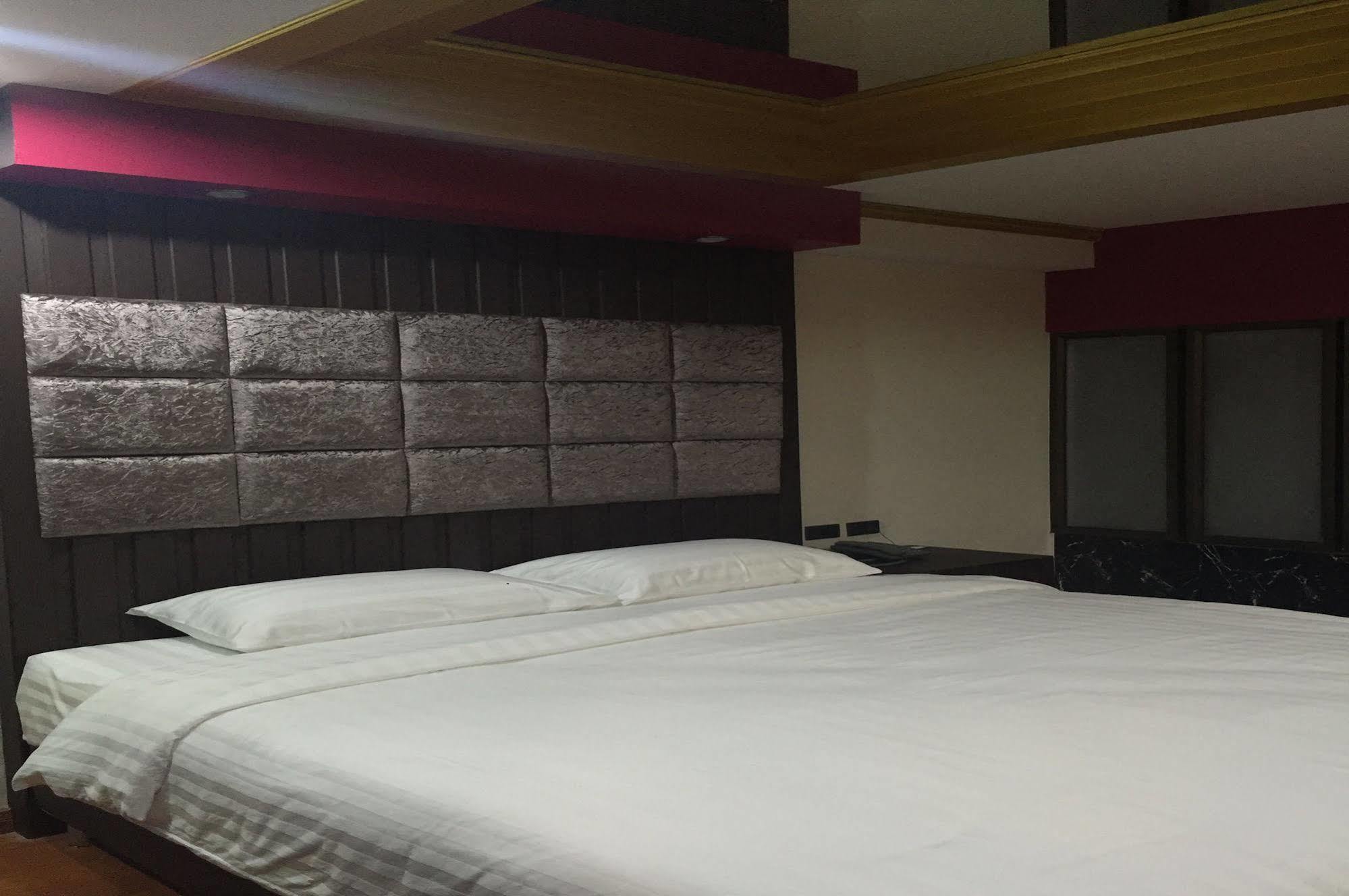 Grand Pink Hotel Hatyai Хат Яй Екстериор снимка
