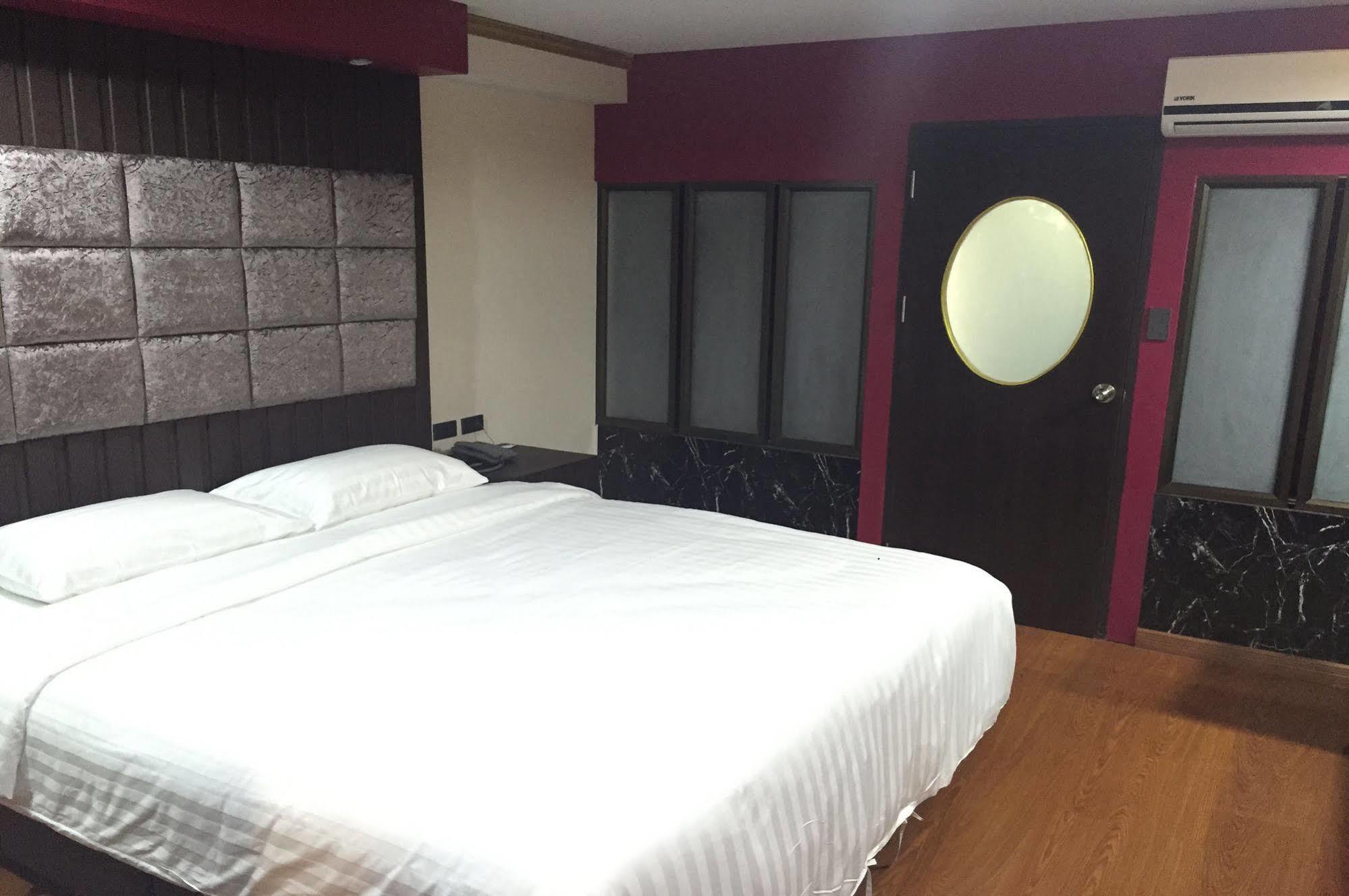 Grand Pink Hotel Hatyai Хат Яй Екстериор снимка